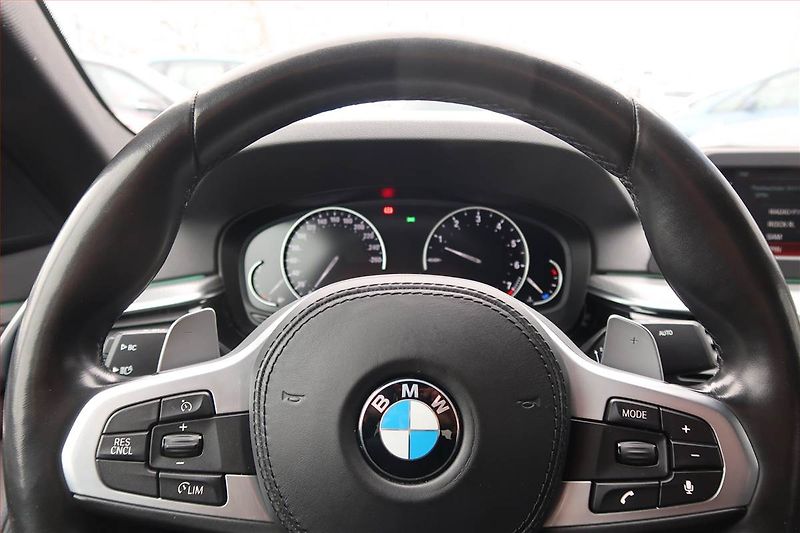 BMW Řada 5 (2019) M Sport 540i xDrive - fotka 17 z 22