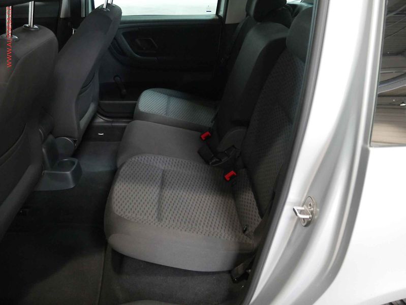 Škoda Roomster (2010) 1.6 TDi, ČR, AC, tempo - fotka 10 z 17