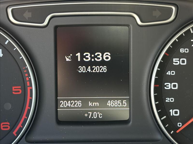 Audi Q3 2,0 TDi 103kW Xenon,Výhřev,Nav - fotka 11 z 33