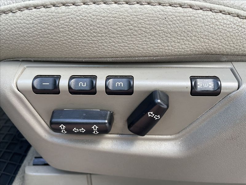 Volvo XC90 2,4 D,136kW,4x4,aut. - fotka 24 z 24