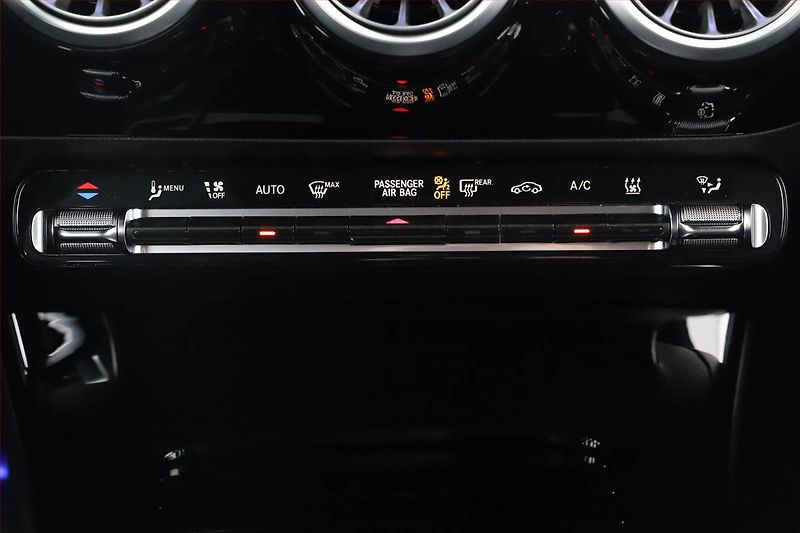 Mercedes-Benz Třídy A (2025) A 250 e, AMG LINE - fotka 12 z 30