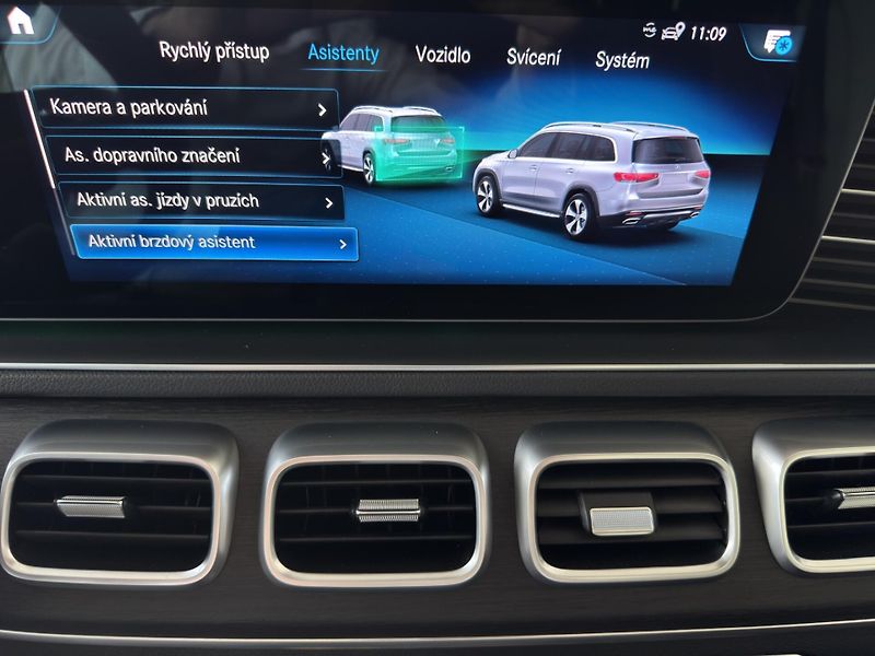 Mercedes-Benz GLS (2022) 400D 4MATIC - fotka 16 z 26