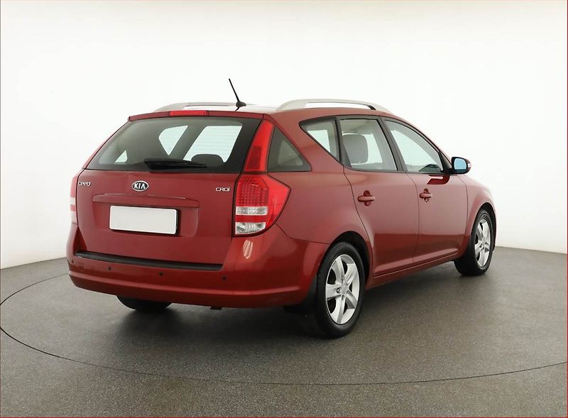 Kia Ceed (2010) 1.6 CRDi, jezdí výborně - fotka 5 z 16