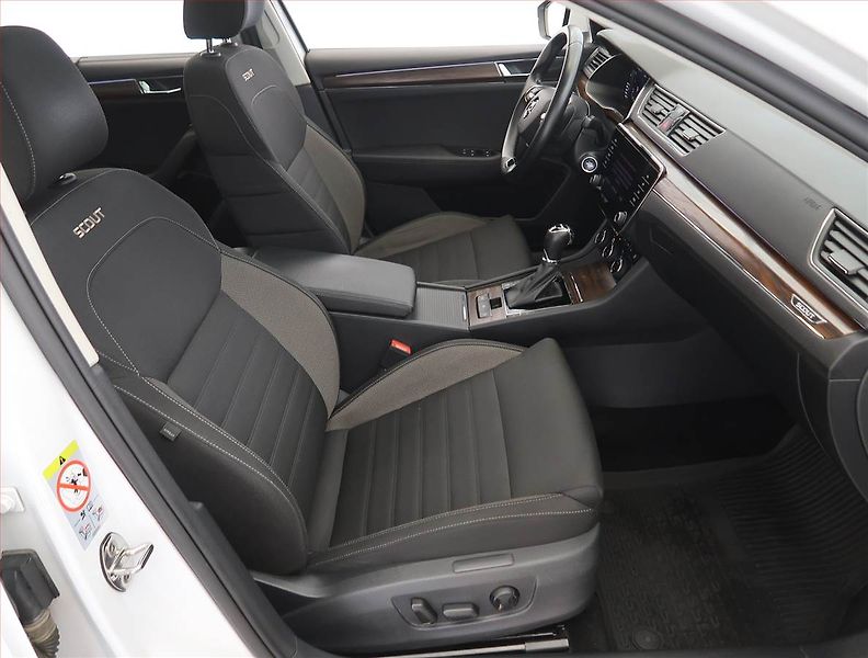 Škoda Superb (2022) Scout 2.0 TSI - fotka 9 z 32