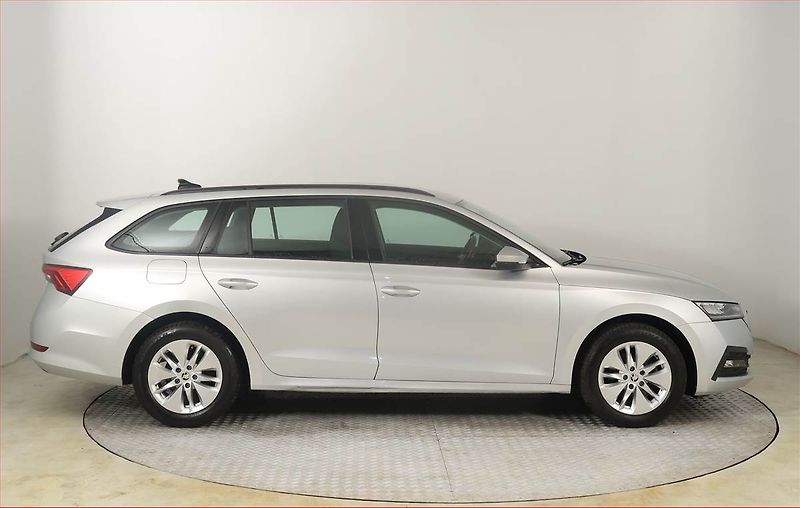 Škoda Octavia (2022) Ambition 2.0 TDI, ČR,1.maj - fotka 6 z 22