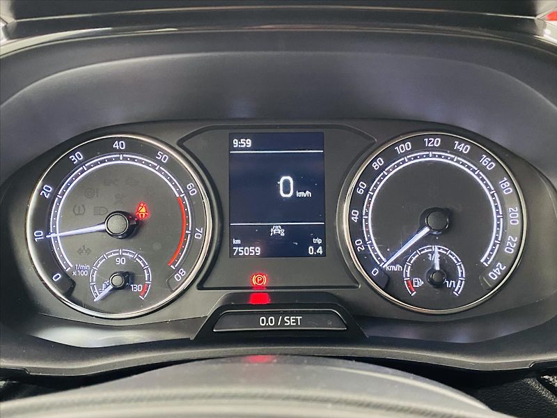 Škoda Fabia 1,0 MPI 48kW Active - fotka 11 z 22