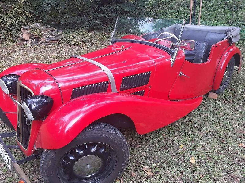 Milovníci historických automobilů i motocyklů si první říjnovou sobotu přišli na své při tradičním závodu Brno-Soběšice.