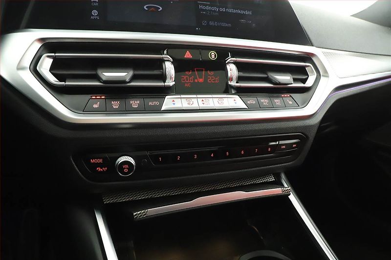 BMW Řada 3 (2021) M340i xDrive, 360°, ACC, HUD - fotka 18 z 22