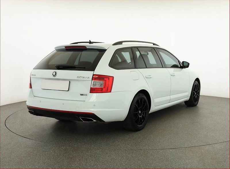 Škoda Octavia (2015) RS 2.0 TSI, Automat, ČR,1.maj - fotka 5 z 18