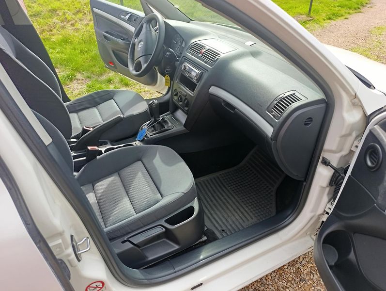Škoda Octavia (2005) 1.9 TDi - fotka 8 z 15