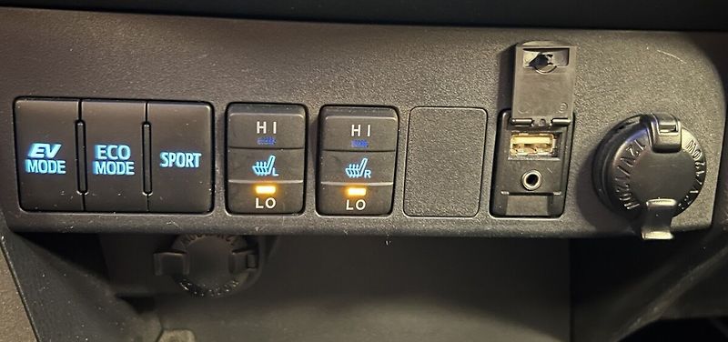 Toyota RAV4 2,5 Hybrid AT AWD Style - fotka 8 z 18