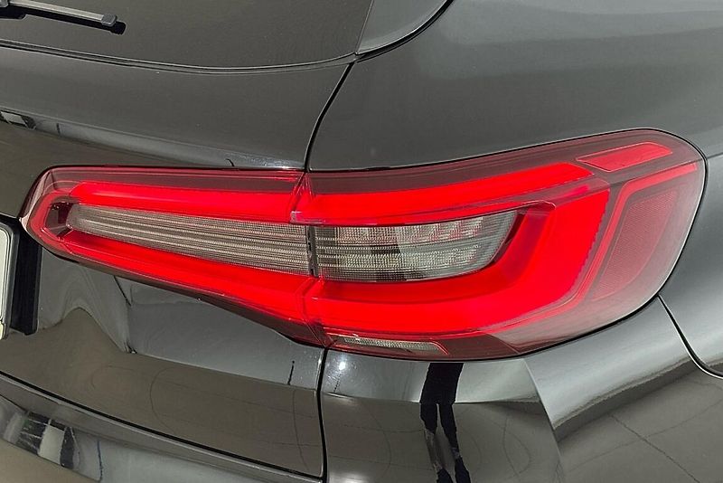 BMW X5 xDrive30d - fotka 5 z 27
