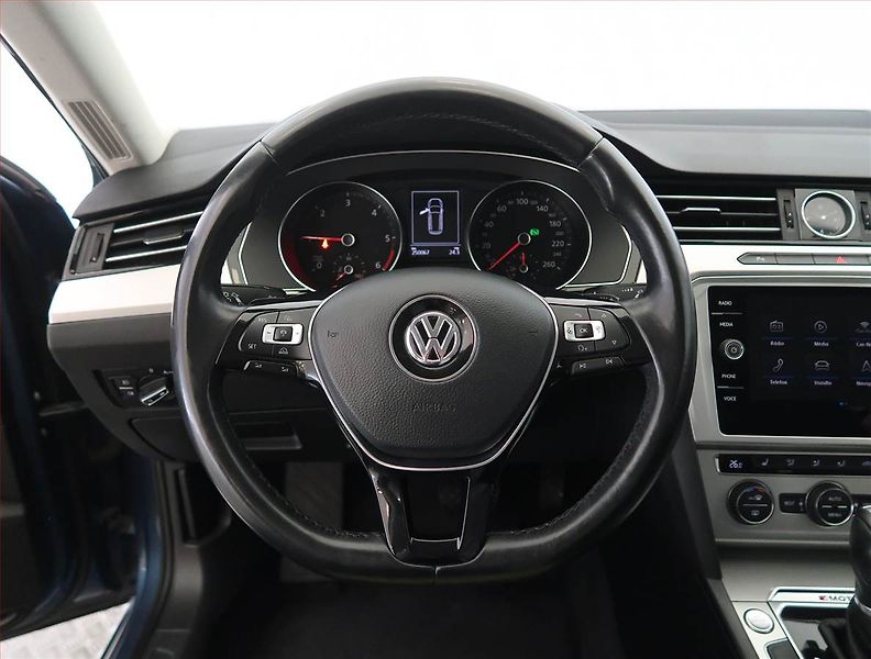 Volkswagen Passat (2018) 2.0 TDI, 4X4, Automat - fotka 17 z 20