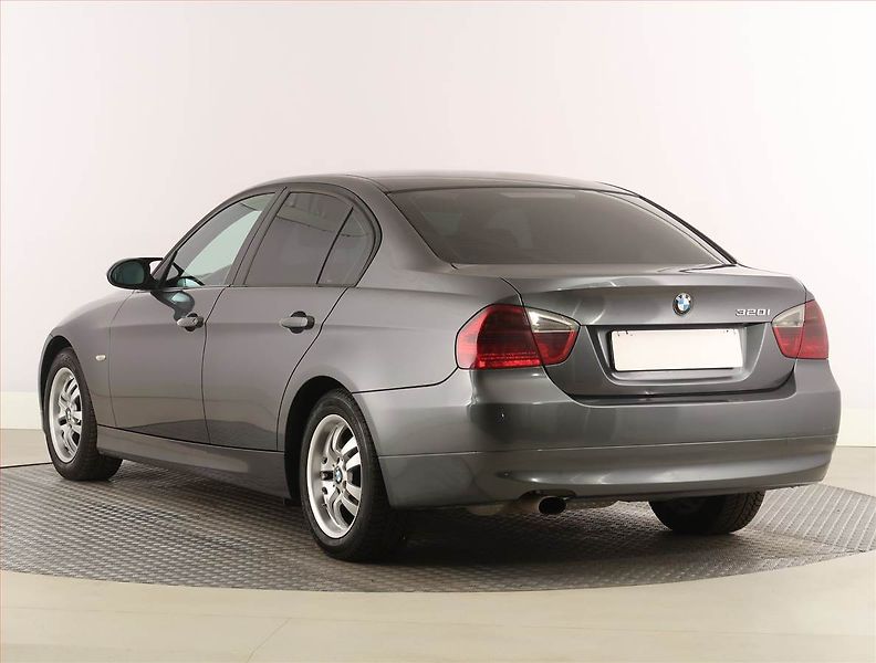BMW Řada 3 (2005) 320 i, po STK, oblíbený vůz - fotka 4 z 16