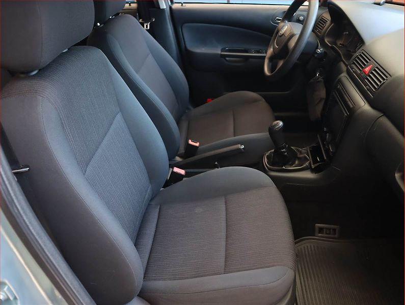 Škoda Octavia (2009) 1.6, Serv.kniha, Park. senzory - fotka 9 z 14