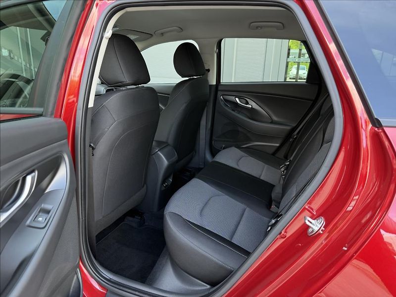 Hyundai i30 1,5 T DCT  WG FL Family Climat - fotka 11 z 25