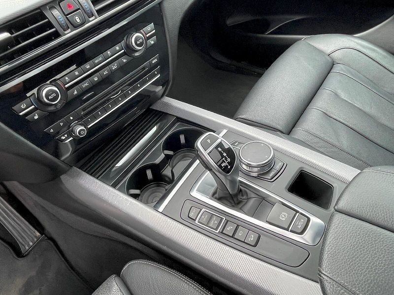 BMW X5 (2017) 3.0 / 230 kW xDrive 40d M-Pake - fotka 19 z 30