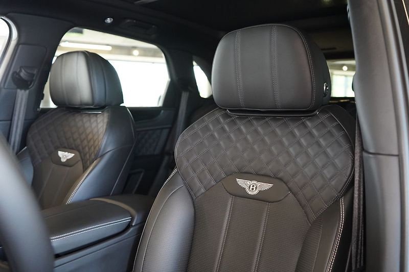Bentley Bentayga V8, AWD, Panorama, 360° kamera - fotka 21 z 50