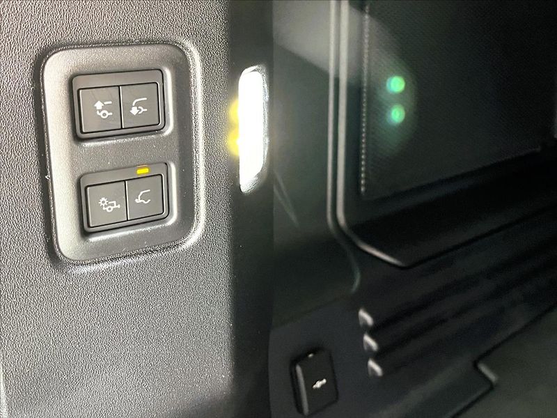 Land Rover Defender (2026) 110 V8 P425 X-DYNAMIC HSE - fotka 7 z 35