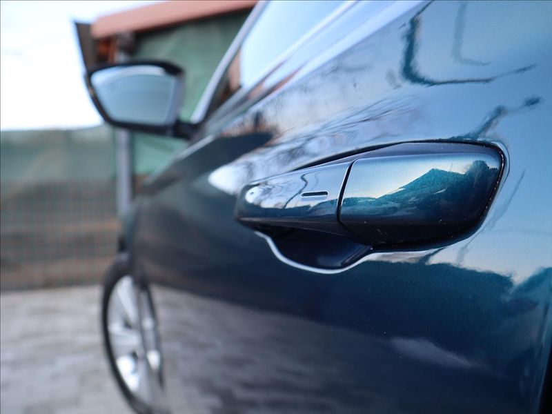 Škoda Superb 2,0 TDi, Kessy, FrontAssist, P - fotka 36 z 40