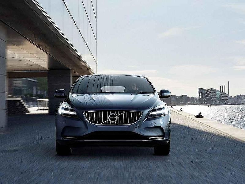 Volvo V40.