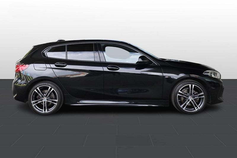 BMW Řada 1 118i - fotka 4 z 21