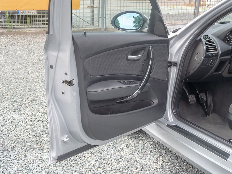 BMW Řada 1 (2007) 2.0i 125KW man – TAŽNÝ - fotka 11 z 40