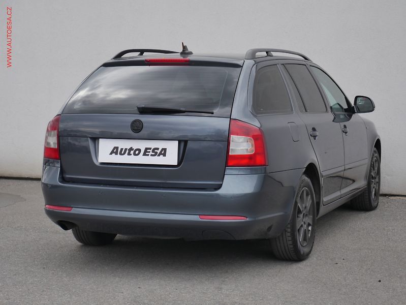 Škoda Octavia (2011) 1.6 TDi, Elegance, DSG - fotka 4 z 20