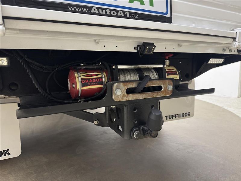Land Rover Defender 2,5 130 Td5 90kW PO RENOVACI - fotka 42 z 45