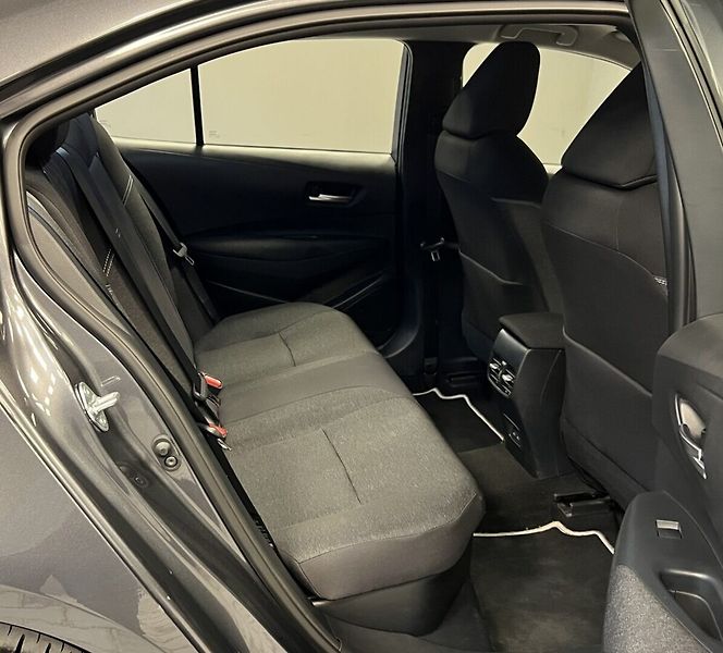 Toyota Corolla 1,8 Hybrid AT Comfort - fotka 9 z 16