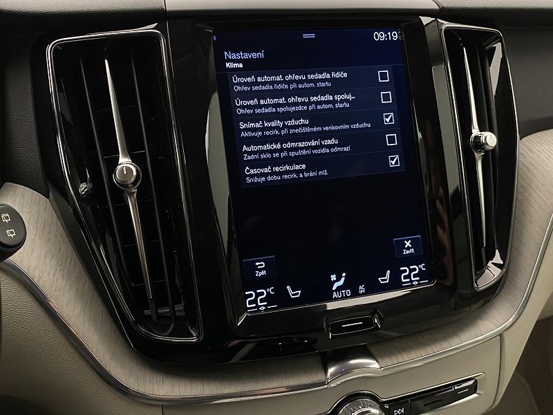 Volvo XC60 D4 AWD INSCRIPTION REZERVACE - fotka 38 z 45