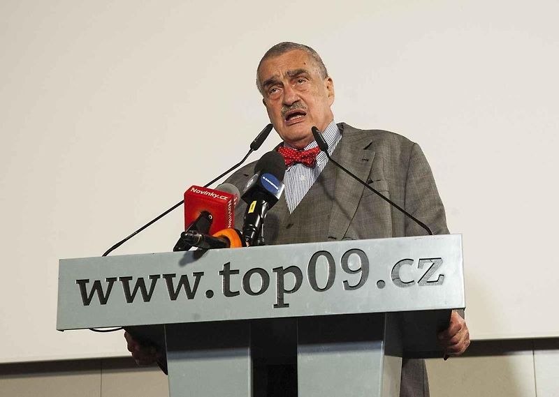 Karel Schwarzenberg v Národním technickém muzeu u zrestaurovaného vozu Benz 16/40 HP z roku 1914, který patřil jeho dědečkovi.