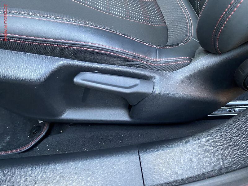 Peugeot 308 (2019) 1.2PT, GT Line - fotka 14 z 18