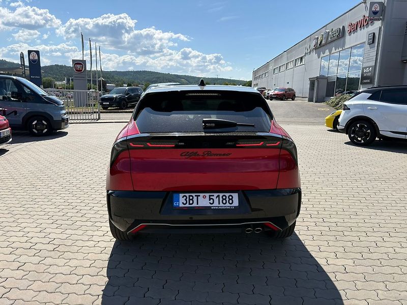 Alfa Romeo Junior Ibrida Sport Speciale 1.2 Turb - fotka 6 z 19