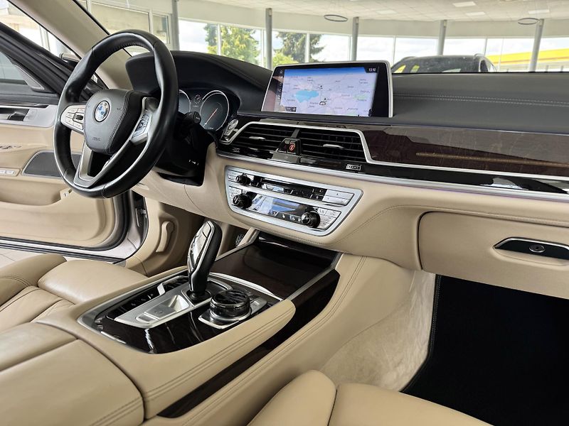 BMW Řada 7 730d xDrive*Laser*Dověry*Masáž - fotka 14 z 46