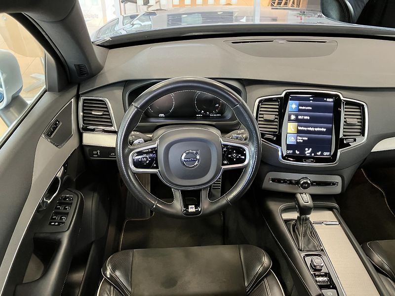 Volvo XC90 D5 AWD R-Design AT8, ČR - fotka 17 z 54