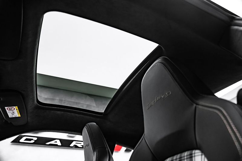 Porsche 911 TURBO 50 YEARS Keramiky Pano - fotka 26 z 30