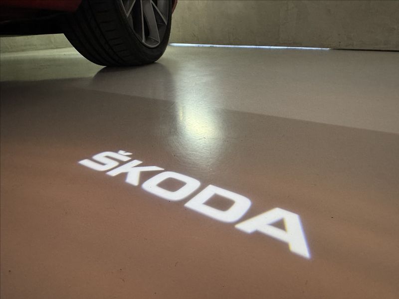 Škoda Superb 2,0 TDi  Sportline LED Virtual - fotka 47 z 48