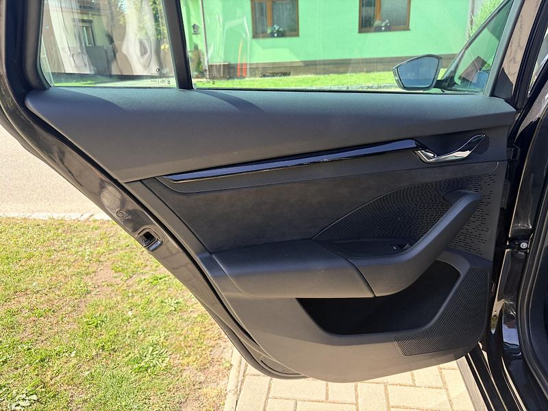 Škoda Octavia RS 180KW MATRIX CANTON HUD - fotka 45 z 54