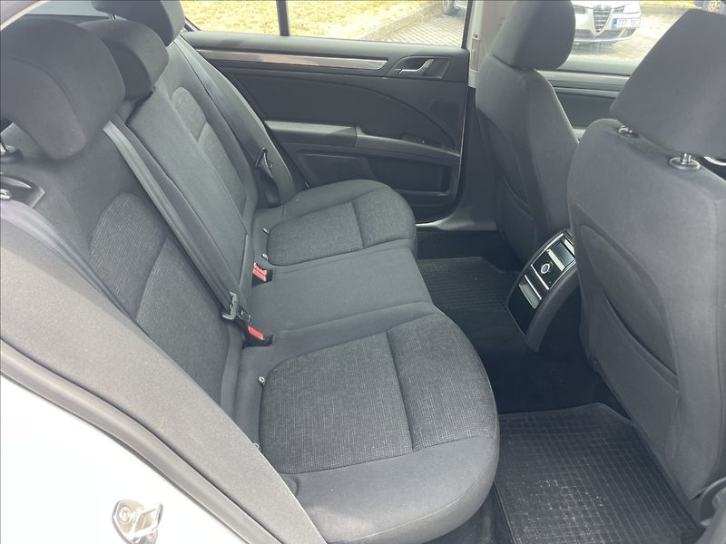 Škoda Superb 2,0 TDi 103kw Elegance Facelif - fotka 12 z 36