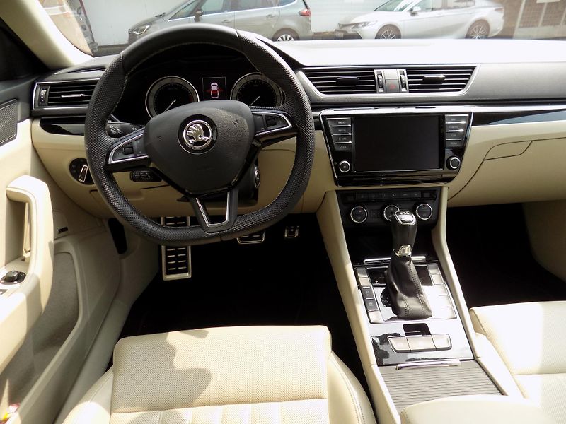 Škoda Superb (2015) 2.0 TSi L&K Webasto - fotka 13 z 15