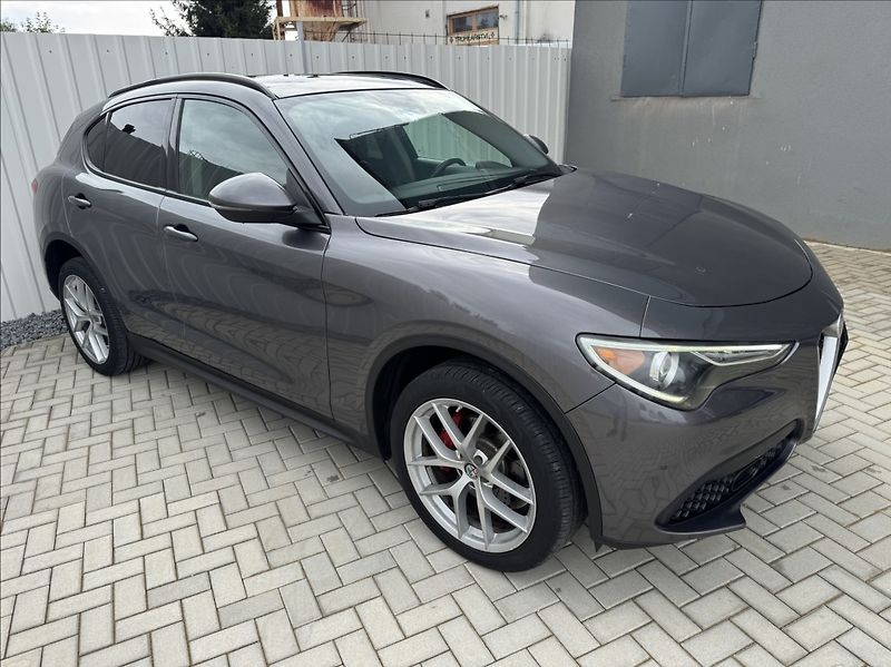 Alfa Romeo Stelvio 2,0 T 206kW Q4 AT8 ZF 4X4 - fotka 7 z 50
