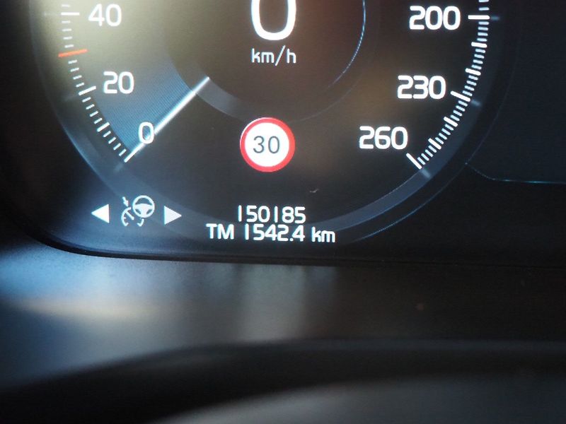 Volvo V60 (2019) 2.0 D3 momentum, nové rozvody - fotka 30 z 42
