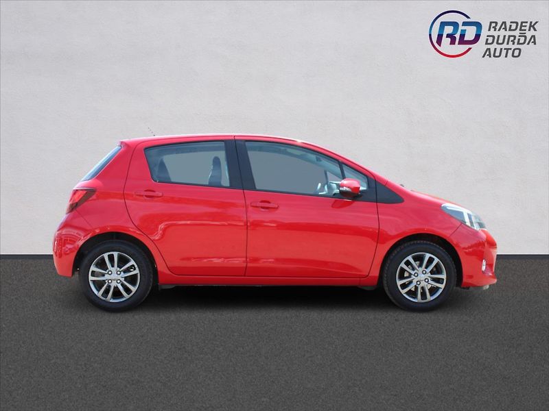 Toyota Yaris 1,3 VVT-i  ČR,1MAJ,DPH,AUTOMAT - fotka 4 z 27