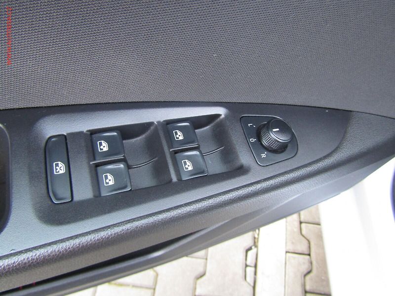 Seat Leon (2013) 1.6TDi, AAC, tempo - fotka 12 z 19
