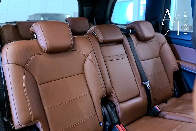 Mercedes-Benz GLS (2016) Rodinné SUV s V8 - fotka 14 z 17
