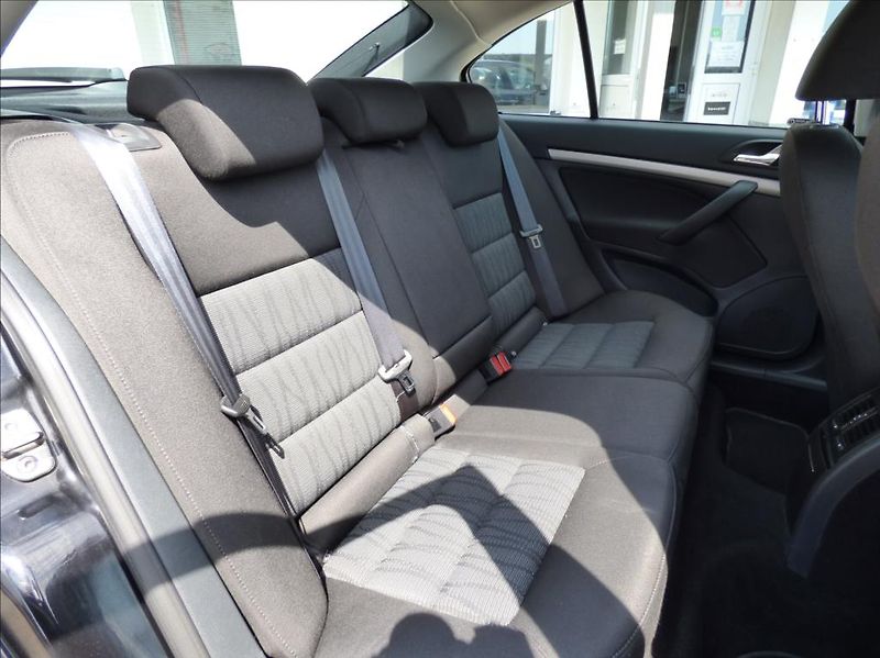 Škoda Octavia 1,6 TDI DSG, Xenon, Digi Klima - fotka 39 z 49