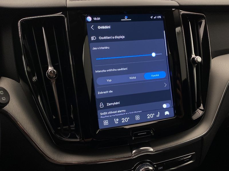 Volvo XC60 B5 AWD DARK PLUS REZERVACE - fotka 43 z 57
