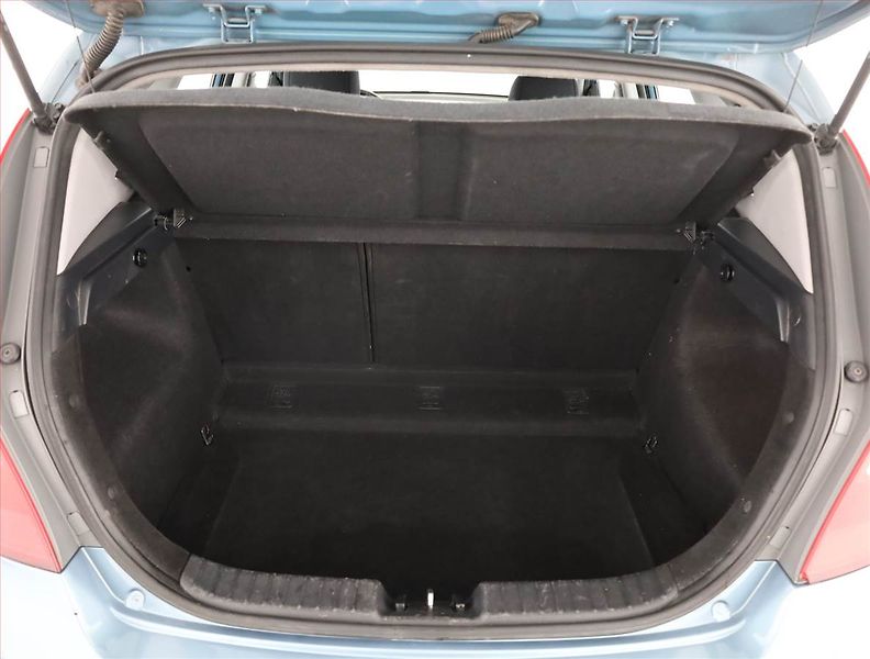 Hyundai i30 (2008) 1.6 CRDi, po STK, Tažné - fotka 13 z 13