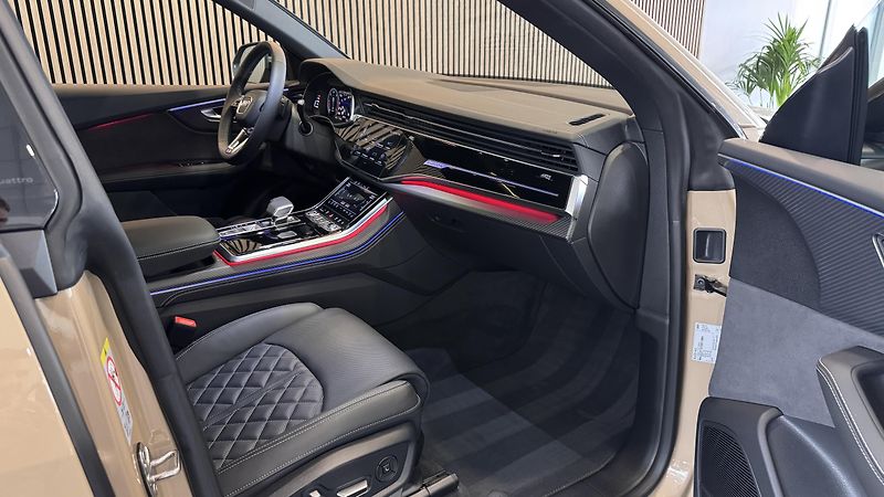 Audi Q8 50 TDI B&O Laser Carbon OLED - fotka 23 z 39